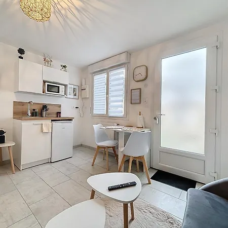 Le Jardin Des Plantes Et F2 Au Calmes, Terrasse, Stationnement Gratuit Appartement