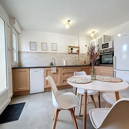 Appartement Le Jardin Des Plantes Et F2 Au Calmes, Terrasse, Stationnement Gratuit *