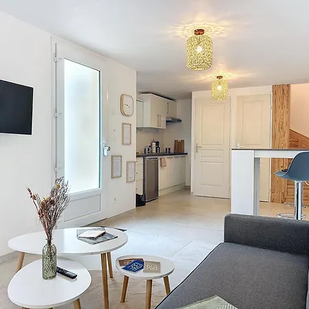 Appartement Le Jardin Des Plantes Et F2 Au Calmes, Terrasse, Stationnement Gratuit Rouen