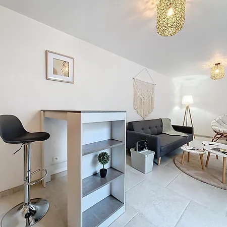 Appartement Le Jardin Des Plantes Et F2 Au Calmes, Terrasse, Stationnement Gratuit *