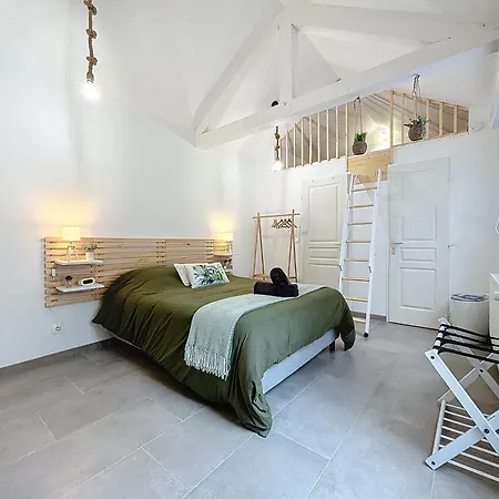 Appartement Le Jardin Des Plantes Et F2 Au Calmes, Terrasse, Stationnement Gratuit