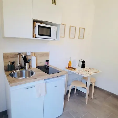 Le Jardin Des Plantes Et F2 Au Calmes, Terrasse, Stationnement Gratuit *