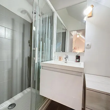 Appartement Le Jardin Des Plantes Et F2 Au Calmes, Terrasse, Stationnement Gratuit *