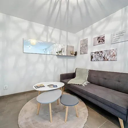 Le Jardin Des Plantes Et F2 Au Calmes, Terrasse, Stationnement Gratuit *