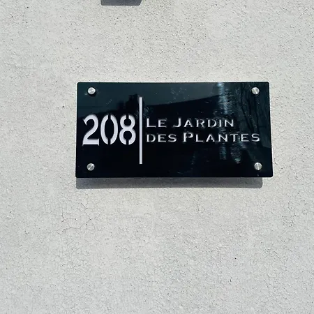 Appartement Le Jardin Des Plantes Et F2 Au Calmes, Terrasse, Stationnement Gratuit *